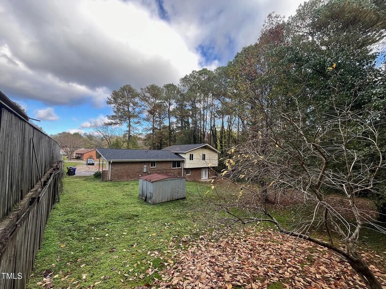 Building Photo - Room in House on Forge Rd