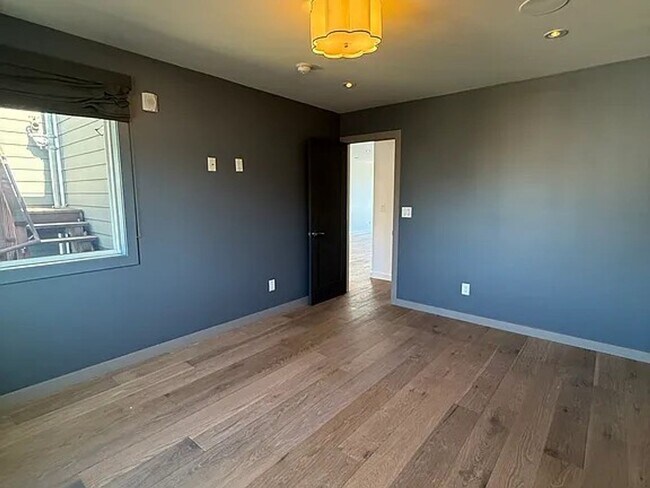 Building Photo - Luxury Penthouse Condo w/Large Private Terrace, Outdoor Kitchen – a must see! PROGRESSIVE