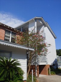 Building Photo - College Park