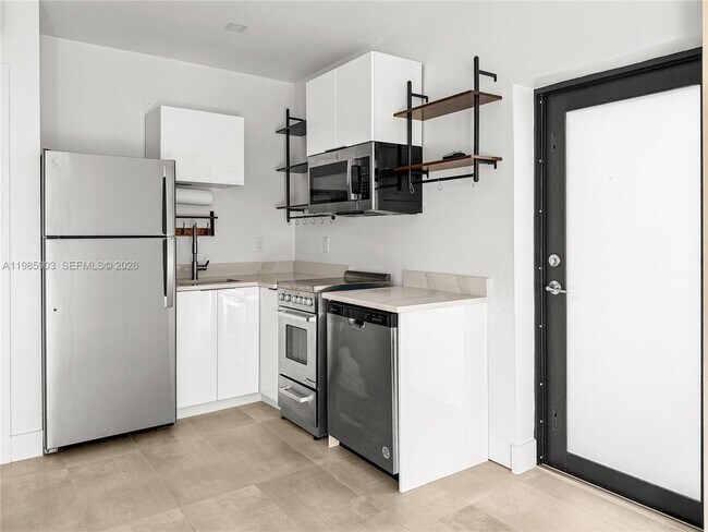 Building Photo - 551 NE 26th St