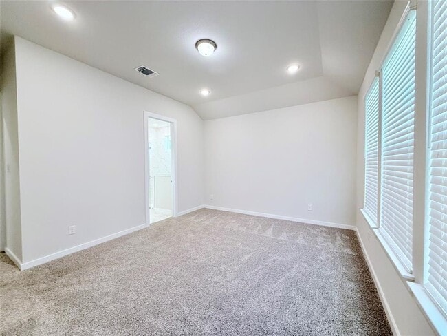 Building Photo - 133 Cintilar St