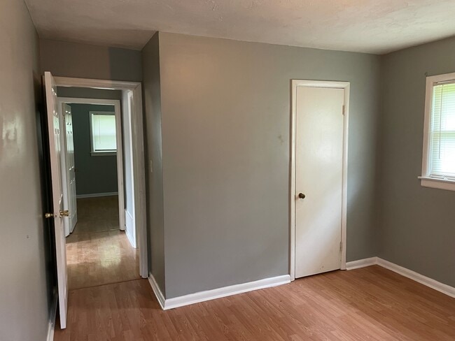 Building Photo - 13100 Meadowlawn Dr