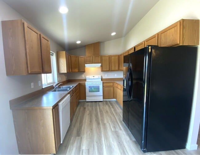 Building Photo - 3 Bed 2 Bath Home for Rent!