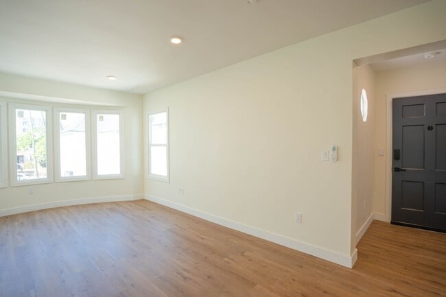 Building Photo - 1038 Westmoreland Ave