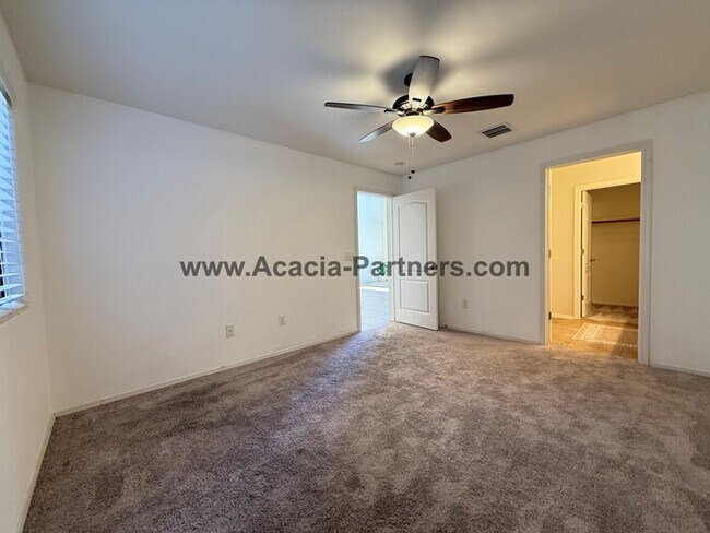 Building Photo - Spacious Three Bedroom Home