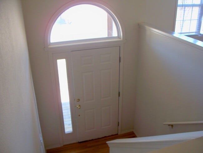 Building Photo - GET TWO WEEKS RENT FREE!