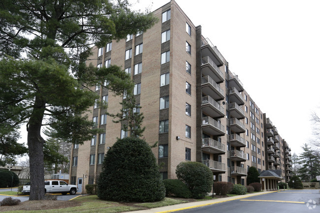 Building Photo - Churchill Apartments