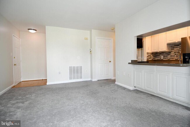 Building Photo - 114 Westwick Ct
