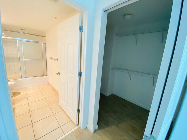Building Photo - Spacious 2-bedroom apartment in full servi...