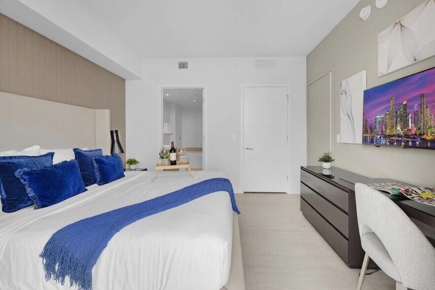 Building Photo - 4010 S Ocean Dr