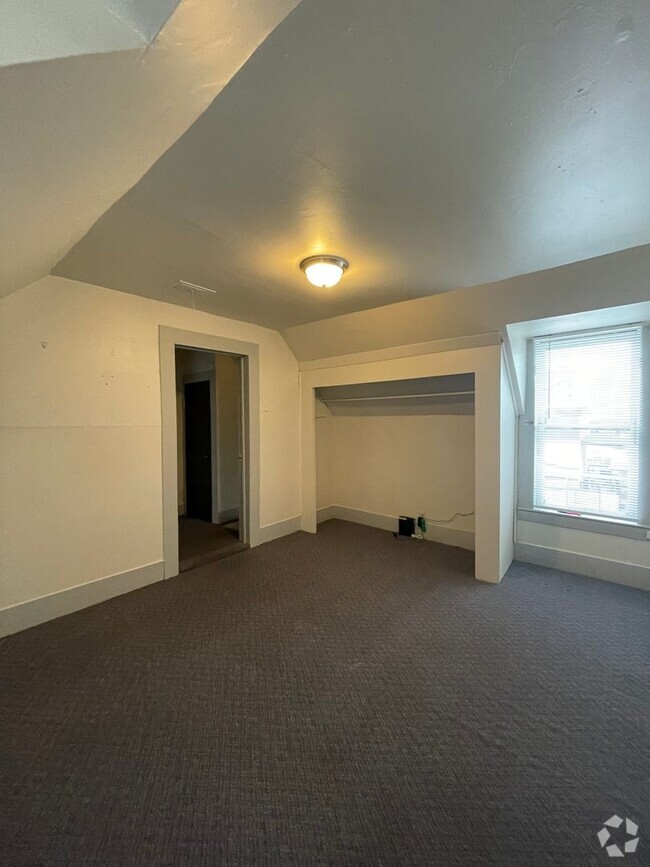 Building Photo - Cute 1 bedroom, 1 bathroom downtown Pullman!