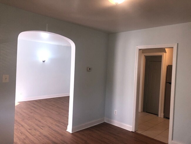 Building Photo - 3 bedroom 1.5 bathroom in Baltimore