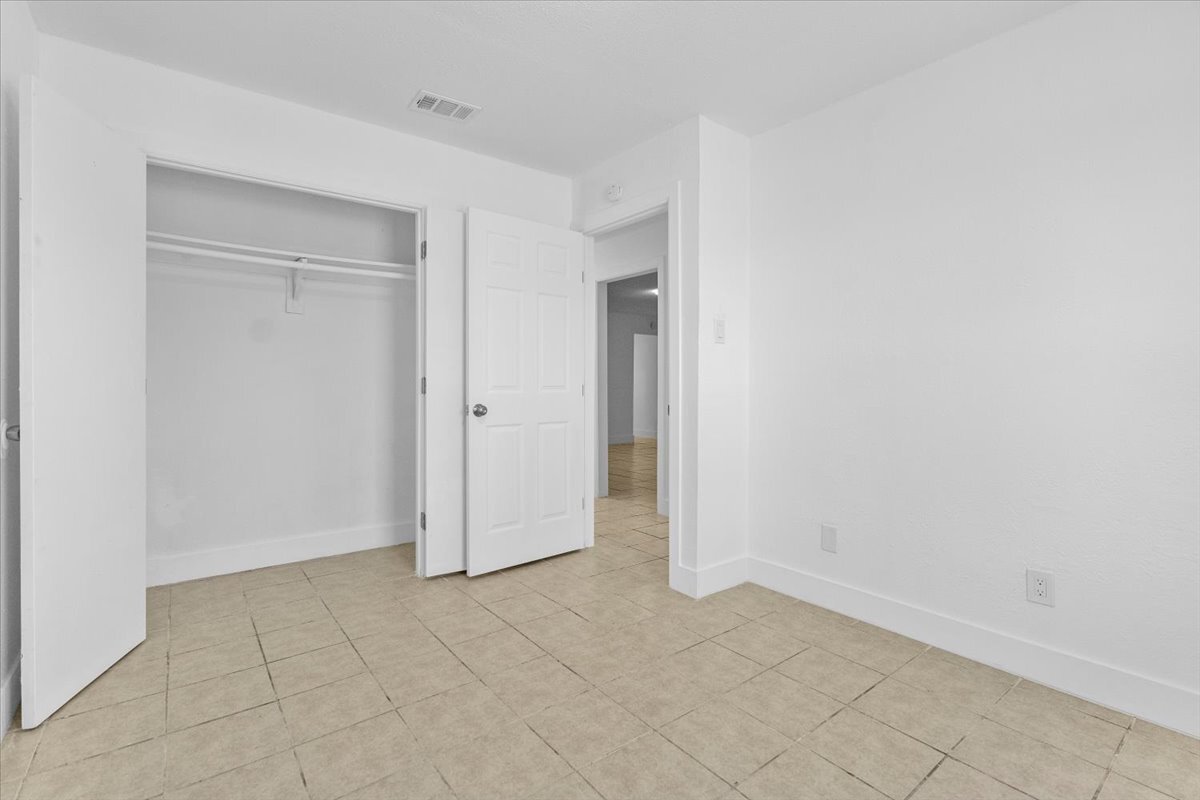 Building Photo - 2828 Cottonwood Ln