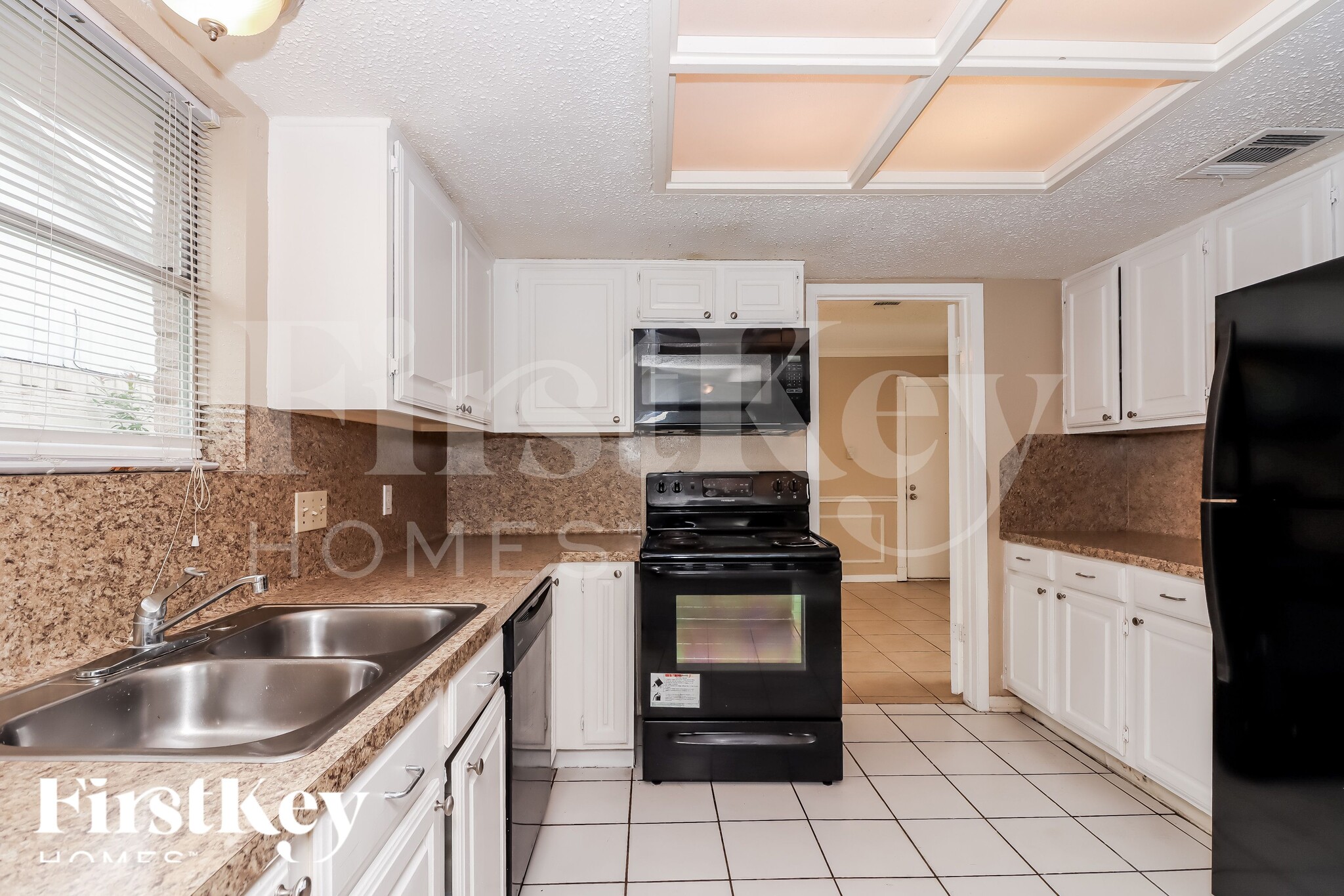 Building Photo - 7431 Navidad Rd