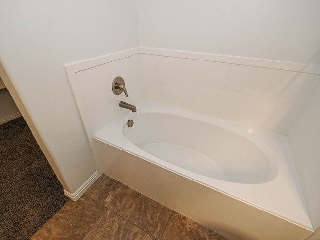 Building Photo - Beautiful 3-Bed, 2-Bath Townhome in Americ...