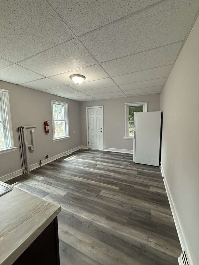 Building Photo - 306 Dayton St
