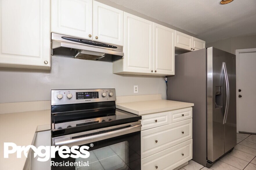 Building Photo - 12695 Westport Cir