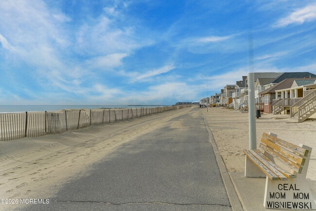 Building Photo - 419 Beach Front