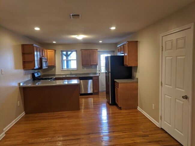 Building Photo - 254 37th St
