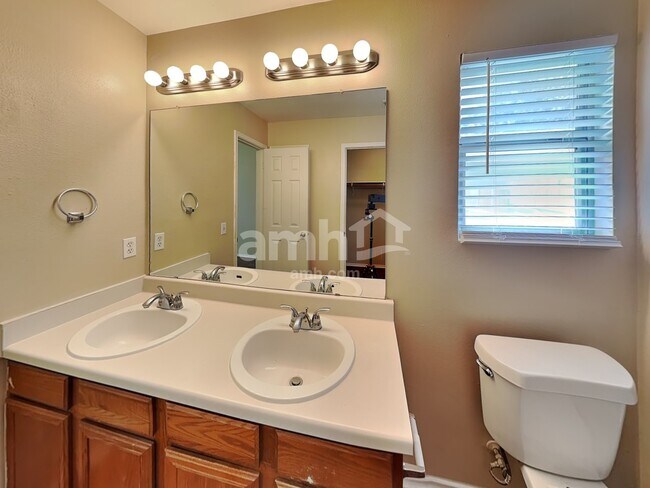 Building Photo - 102 Quail Cir