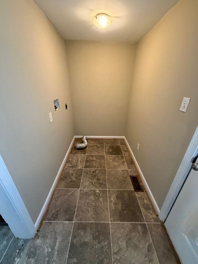 Building Photo - Newly Updated 2BR/1BA Home – Great Location & Move-In Ready!