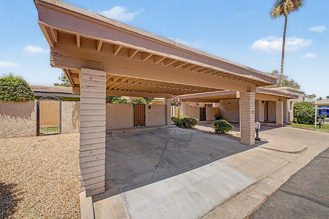 Building Photo - Furnished Luxury Condo in Guard-Gated Casa Del Monte | Prime Old Town Scottsdale Location