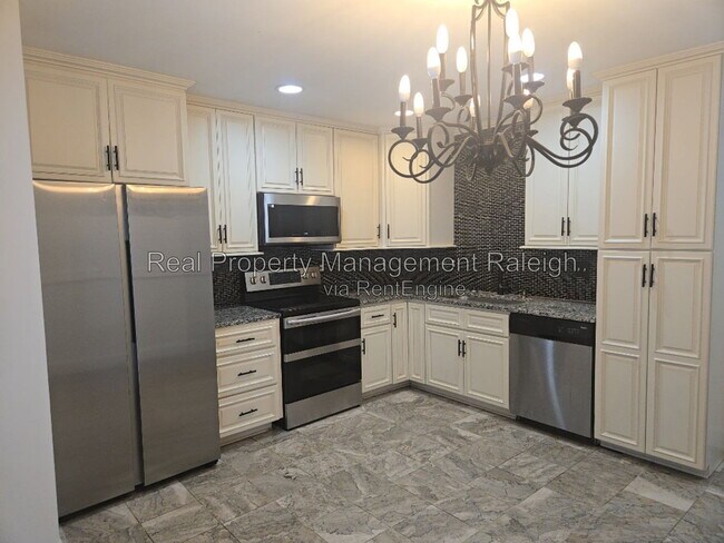 Building Photo - 2607 Dwight Pl