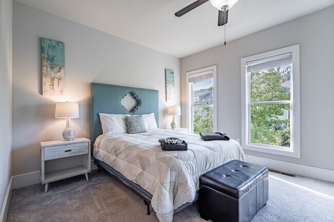 Building Photo - Furnished, short-term lease available now ...