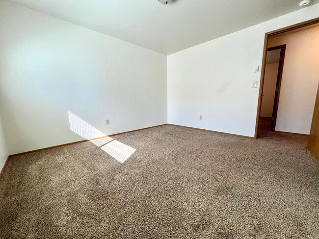 Building Photo - d1317