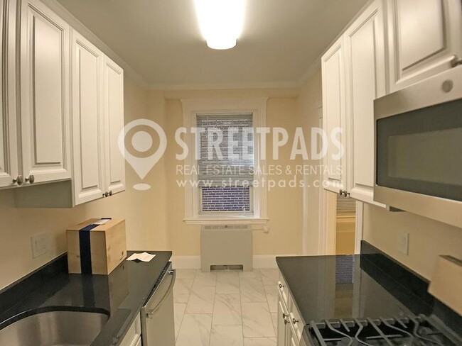 Building Photo - bedroom in Cambridge MA 02387