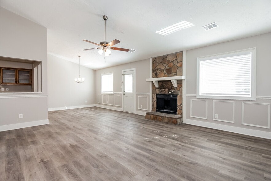 Building Photo - 9453 Forest Knoll Dr