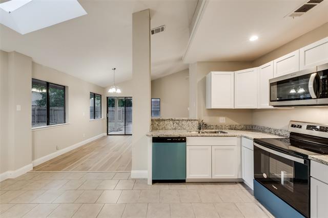 Building Photo - 3301 Cliffview Dr