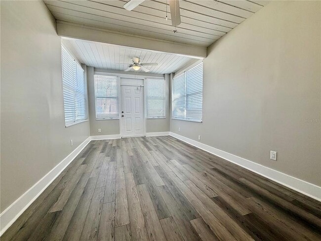 Building Photo - 103 4th St SE