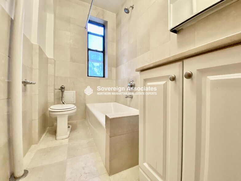 Building Photo - 282 Cabrini Blvd