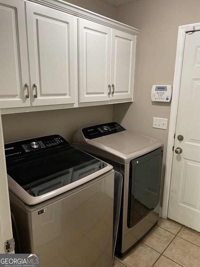 Building Photo - 453 Saddlebrook Trail