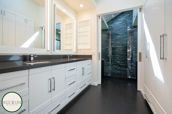 Building Photo - Chic 4 Bedroom, 2.5 Bath Single-Story Home