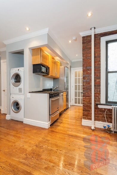 Primary Photo - 410 E 13th St