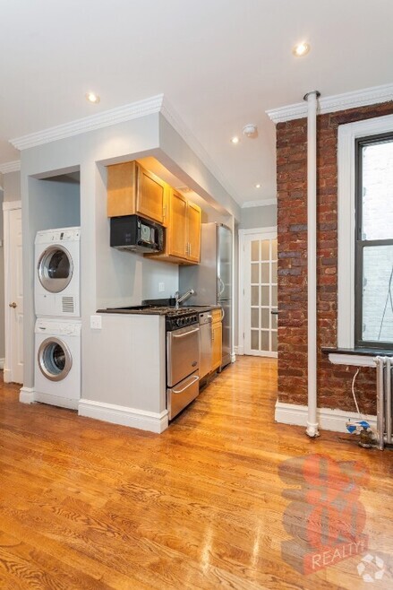 Building Photo - 410 E 13th St