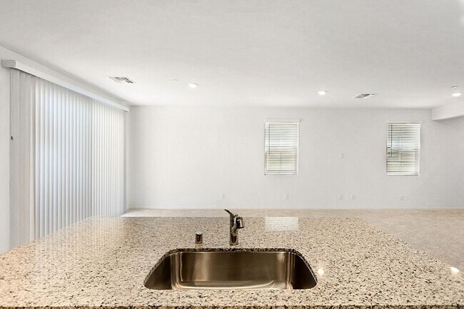 Building Photo - Brand New Inspirada Beauty With 1st Floor Bed and Bath