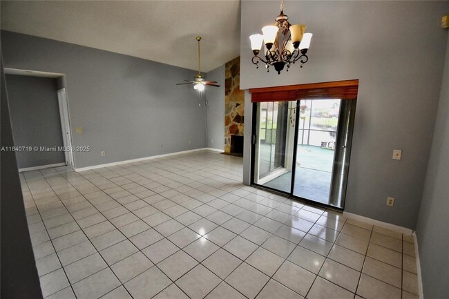 Building Photo - 15015 SW 52nd Ln