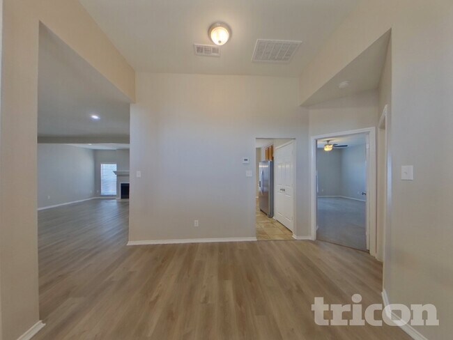 Building Photo - 1081 Treehouse Ln