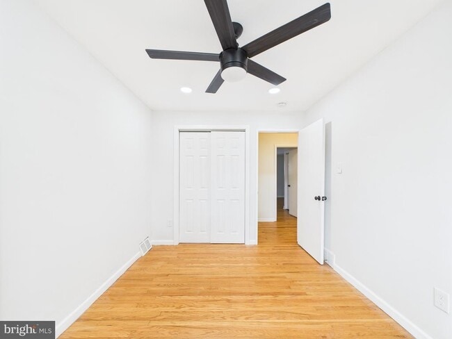 Building Photo - 2033 Valleyview Dr
