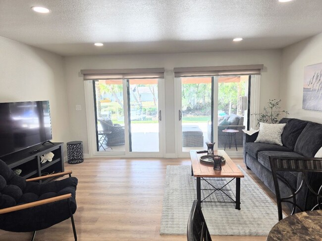 Building Photo - 65 Beach Ln