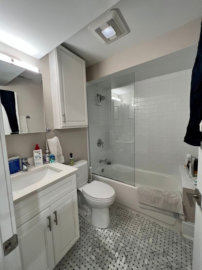 Building Photo - 3616 N Bosworth Ave