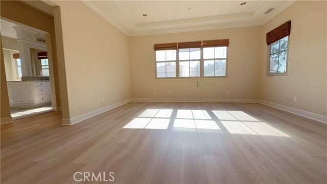 Building Photo - 22 Statuary