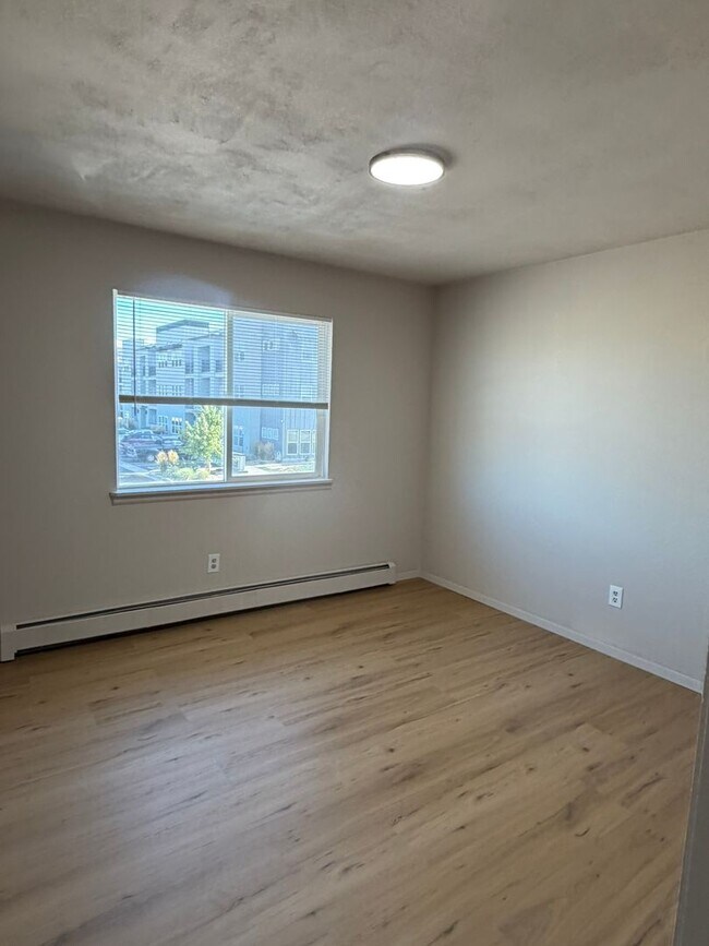 Building Photo - 561 W Pabor Way