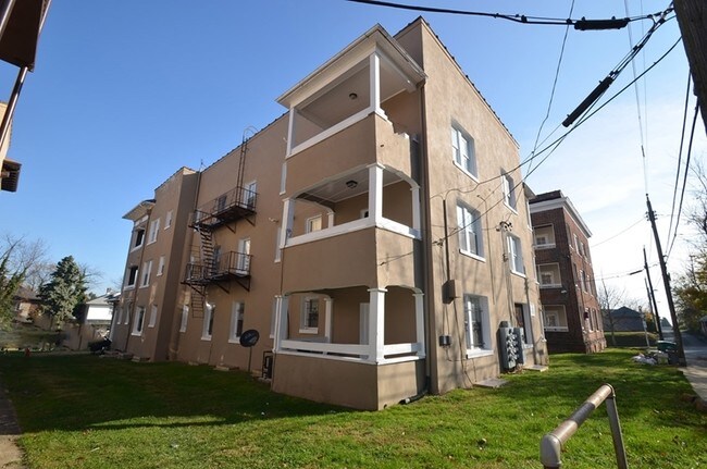 Building Photo - 3403 Fairview Ave