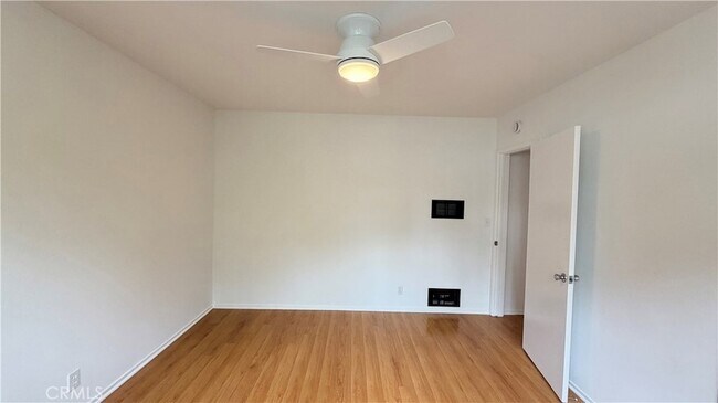 Building Photo - 919 N Orange Grove Ave