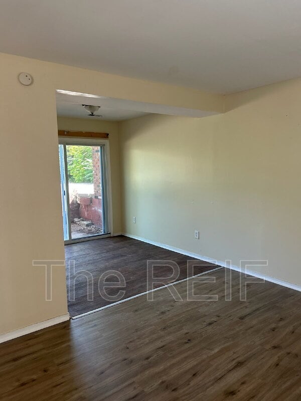 Building Photo - 2047 N Averill Ave