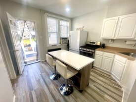 Building Photo - 80 Malcolm Ave